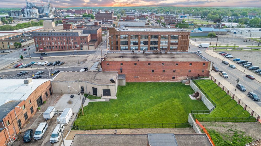 The Block: 1009 SW WASHINGTON STREET, Peoria, IL 61602
